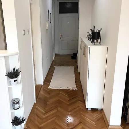 Korzo Apartment, Lejlighed